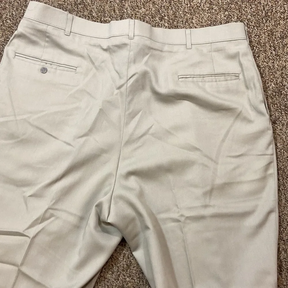 Haggar Gentle Man’s Fit Men's Tan Classic Fit Pants Size 40/32 Made In USA